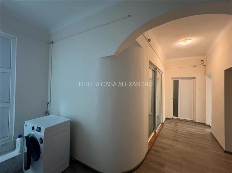 Apartament cu 3 camere  de vanzare  Tg Cucu - Podul de Fier, - 11