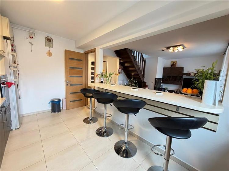 Vanzare apartament 4 camere pe 2 etaje, 3 bai, Urban Residence - 18