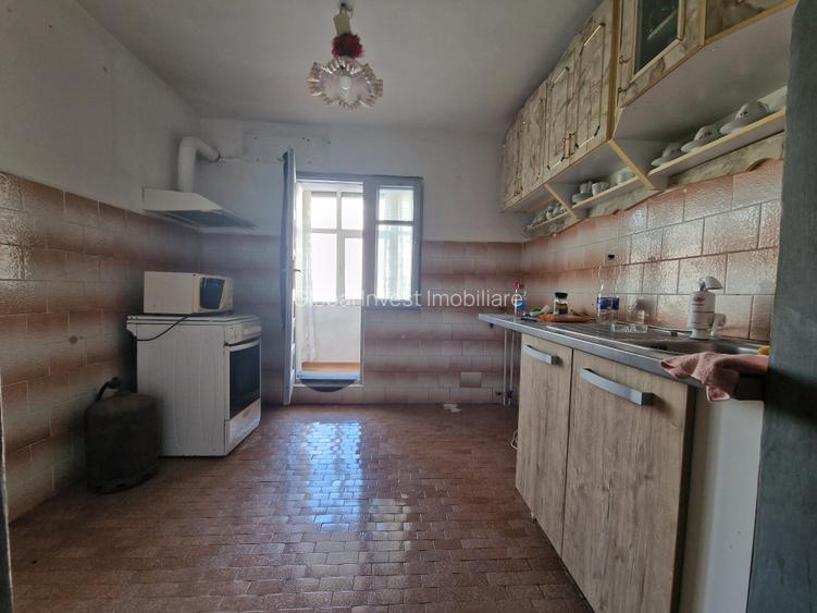 Navodari( Sud, Str Rândunelelor)- 2 camere decomandate, etaj 3/4, liber - 9