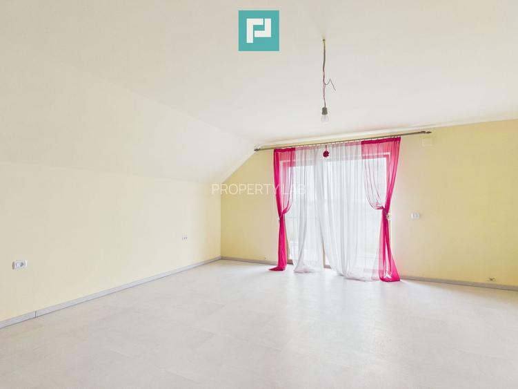 Casă spațioasă în Sântana - 15