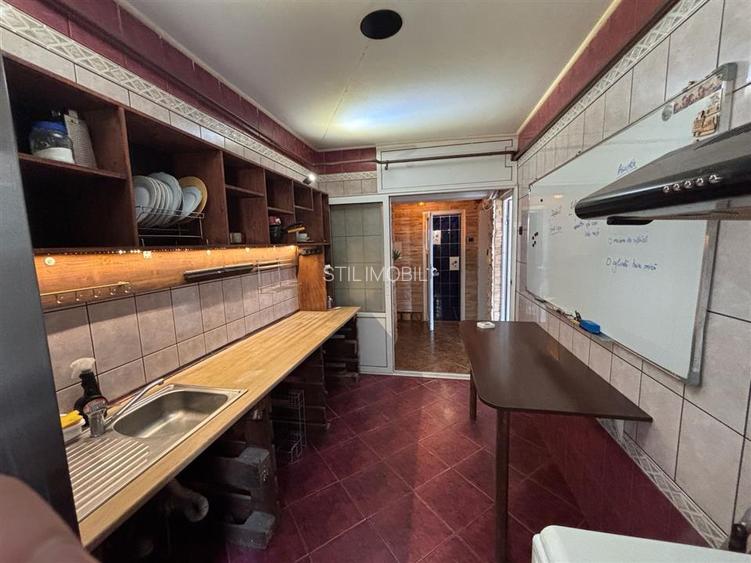 Apartament 3 camere Decomandat, et. 1, bulevard GARA - 149,900 EURO - 3