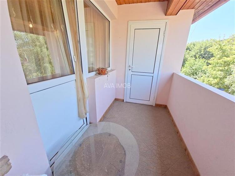 Apartamnet 3 decomandate, etaj 2, cu 2 bai, centrala, zona Ura - 25