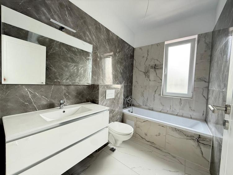 3 camere.  Etaj intermediar. Asfalt. Loc de parcare.