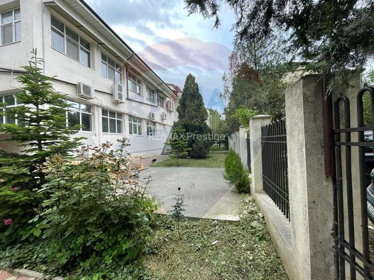 Spațiu comercial de 1,700mp de închiriat în zona Centrala - 3