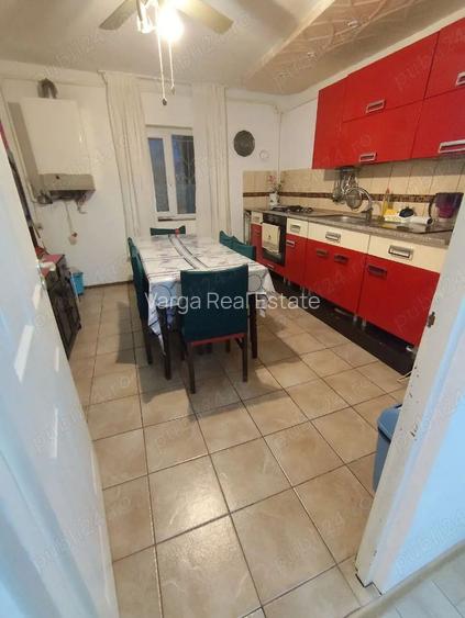 Proprietar, bdul Republicii, apartament 3 camere decomandat, 71 mp. doua bai - 6