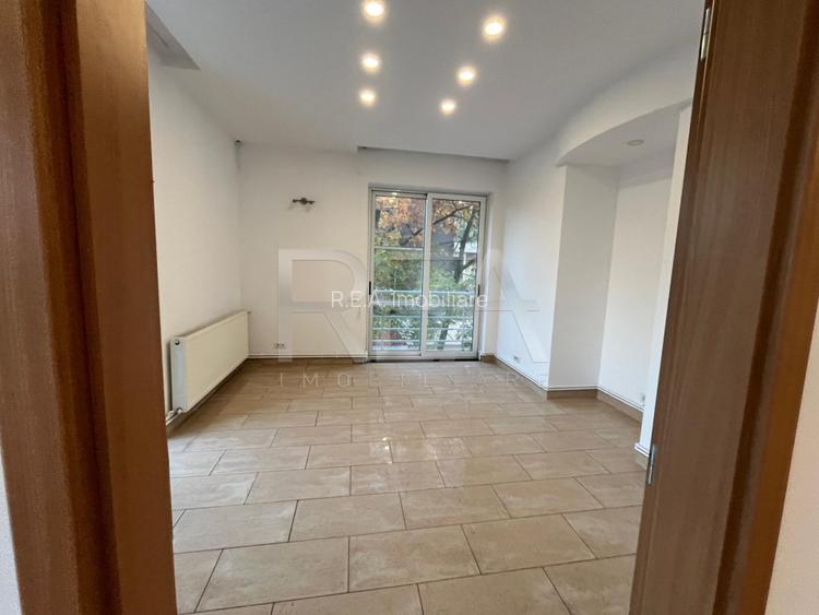 Apartament 4 camere  Resedinta - 24