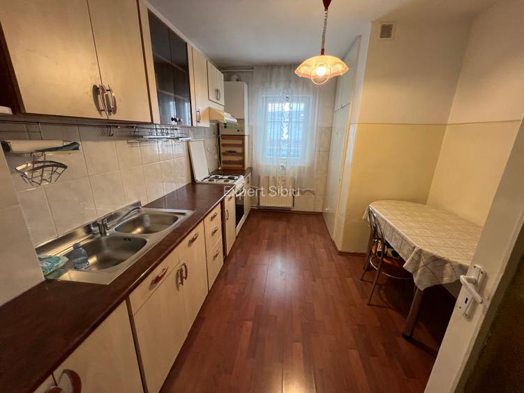 INCHIRIEZ apartament 3 camere decomandat,zona Strand - 8