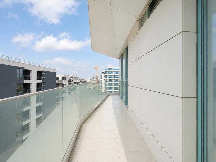 Apartament cu vedere la mare in imobil futurist pe plaja - 14