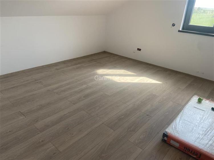 Casa de vanzare in Campineanca, parter si mansarda , suprafata 160 mp , teren 50 - 16