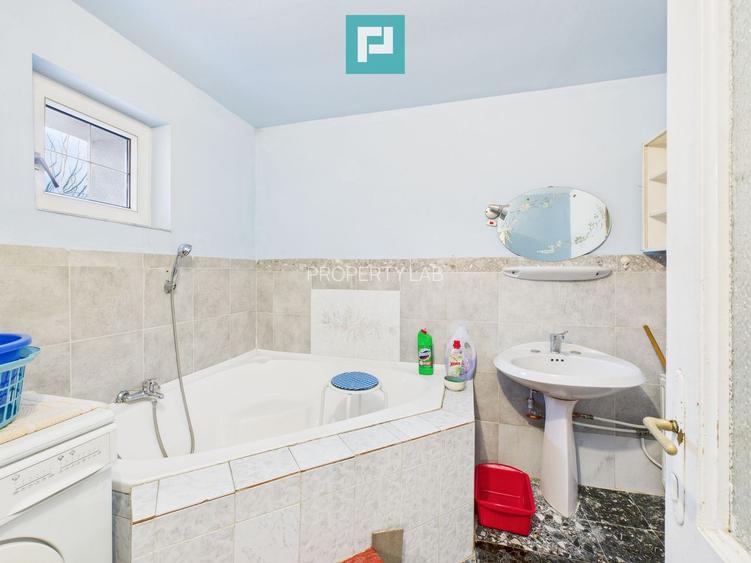 Casă cu 2 corpuri  și 5 camere în Livada - 12