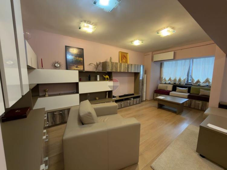 Apartament cu 3 camere de închiriat in Piata Victoriei