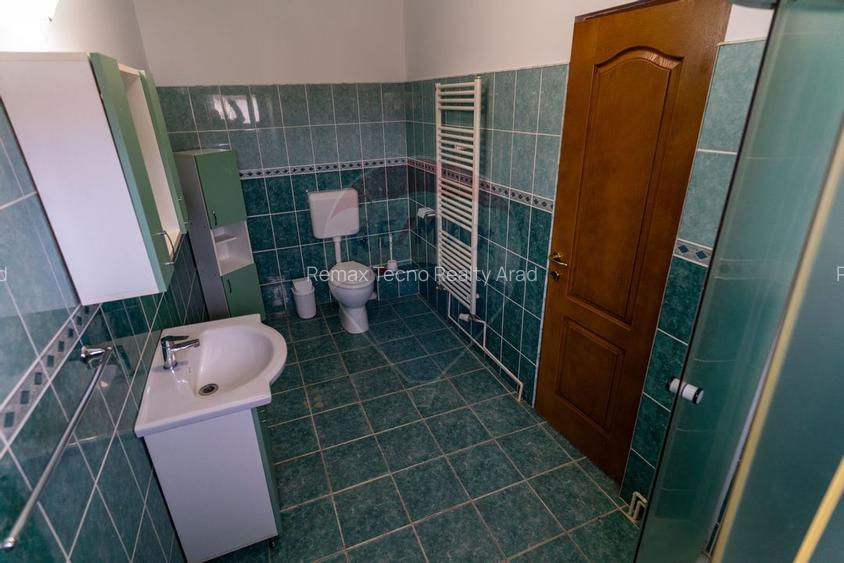 Vila /Pensiune 6 camere in Cristur, jud Hunedoara - 12