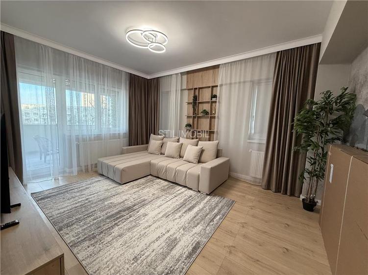 2 CAM , CENTRU PODU ROS PALAS , LUX - 13