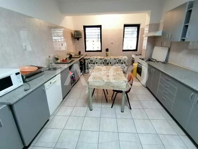 Pensiune 13 camere 16 bai sauna piscina si teren 1565 mp Cisnadioara - 22