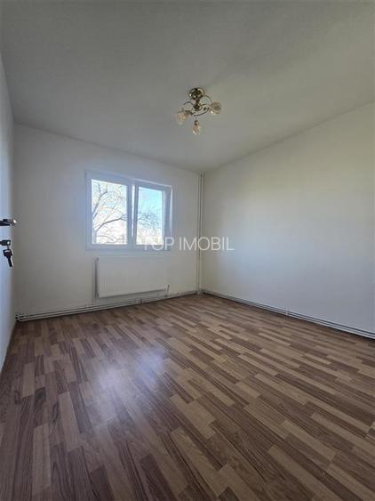 Etaj 2 - Mircea cel Batran, 2 camere, liber - 10