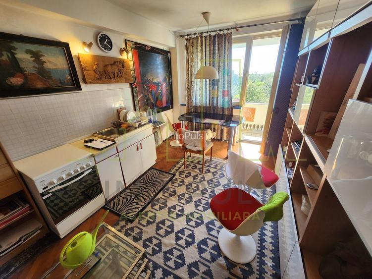 Ultracentral. Vedere la catedrala. Etaj intermediar. Modificat in 3 camere. - 5