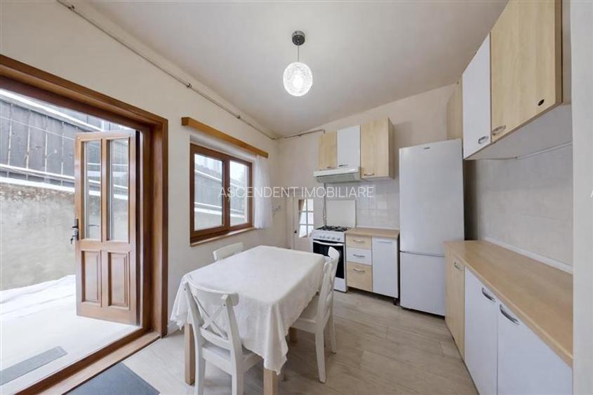 Un colt de liniste la poalele Tampei, Schei -  Casuta singura in curte, Brasov - 8