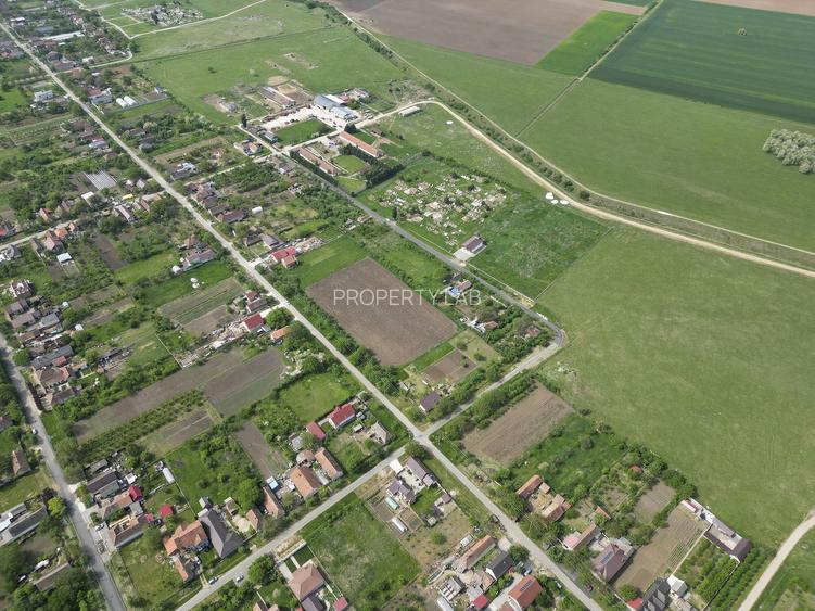 Teren Intravilan de 3,090 mp în Cuvin - 2