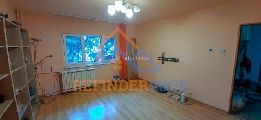 Apartament de vanzare cu 3 camere, zona 13 Septembri - 2