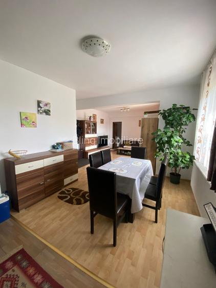 Apartament de 65 mp utili,parcare inclusa,etaj intermediar - 2