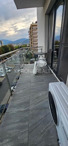 Apartament de vanzare cu 3 camere zona Tractorul bloc nou - 6