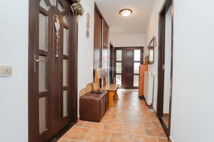 Casă cu Piscină de Vânzare, 500mp Teren, Str. Victoriei-Valea Lupului - 2