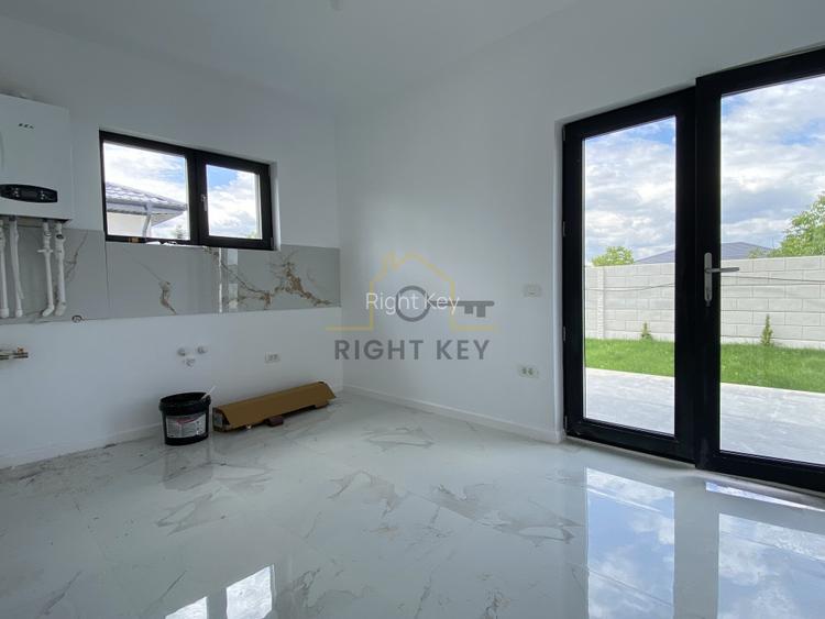 Case parter 4 cam, 380mpt, asfalt, parc, toate utilitatile!Comision 0% - 11