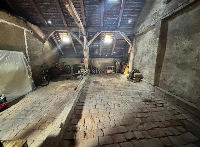 Apartament 6 Camere / Curte Privata | Centrul Istoric/ COMISION 0 - 33