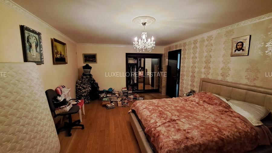 VILA INDIVIDUALA SUPERBA - CU TEREN GENEROS - AMPLASAMENT IDEAL - 47