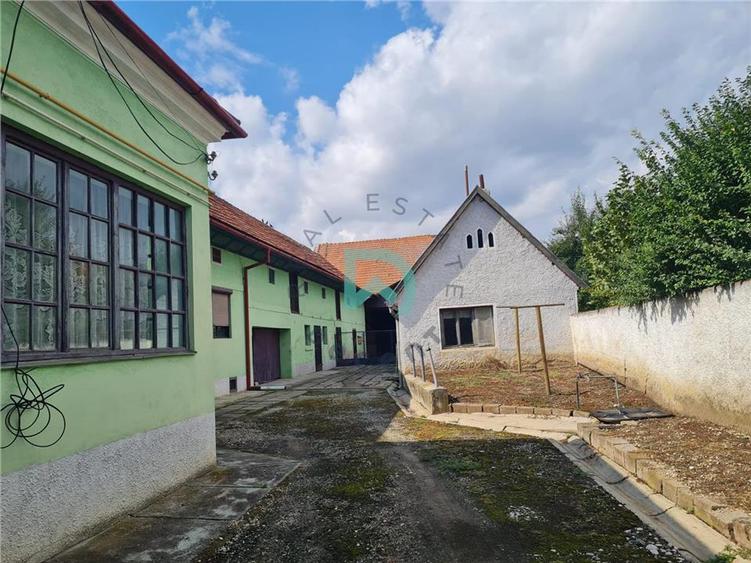 Casa Crizbav, singur in curte, Brasov
