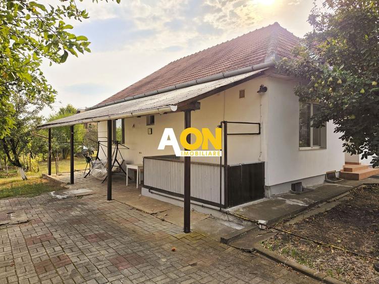 Casă 3 camere, 630 mp teren, zona Schit, Cetate