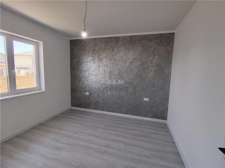 CASA INDIVIDUALA - GATA DE MUTAT - ZONA POPULATA - 8