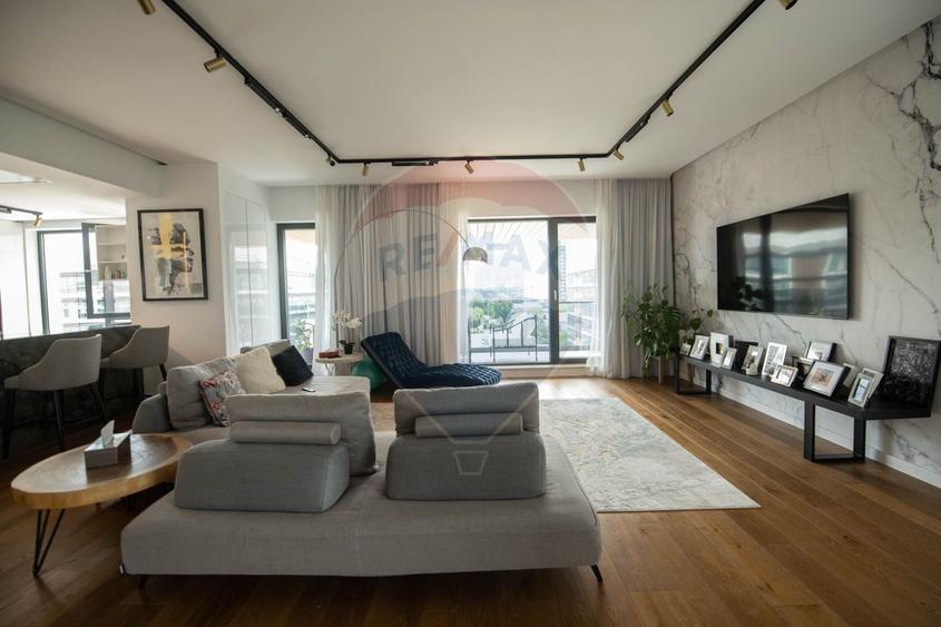 Penthouse cu 5 camere de vânzare Nusco City