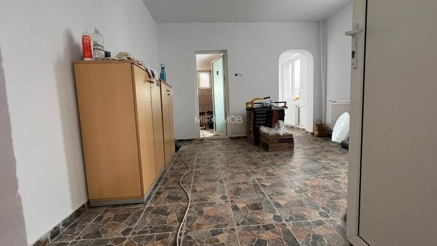 Clădire comercială D+P+2E, 575 mp, teren 500 mp – Chiajna (Roșu),  Bd. Uverturii - 5