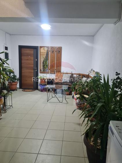 Apartament cu 3 camere de inchiriat la etajul 1 - 9