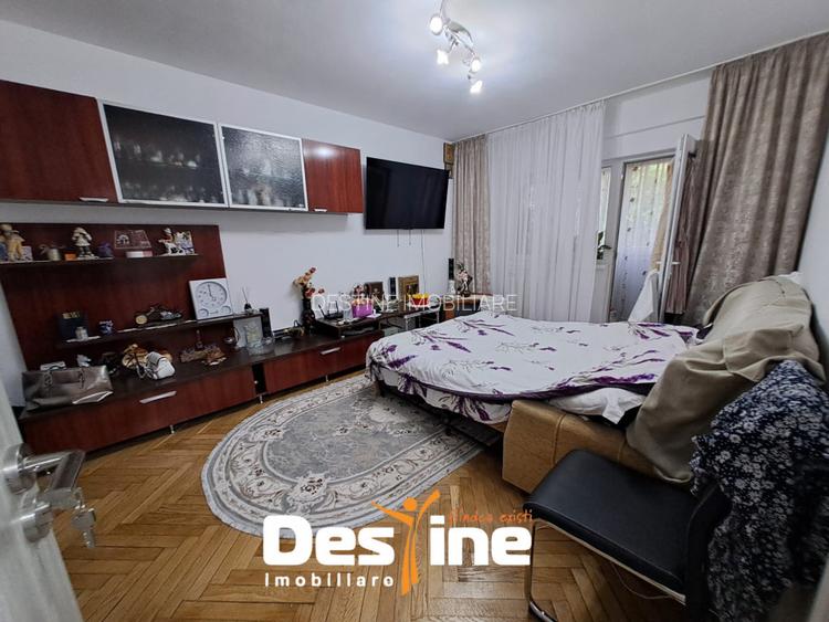 MIRCEA CEL BATRAN, Apartament 2 camere, decomandat, 109.900 Euro - 2