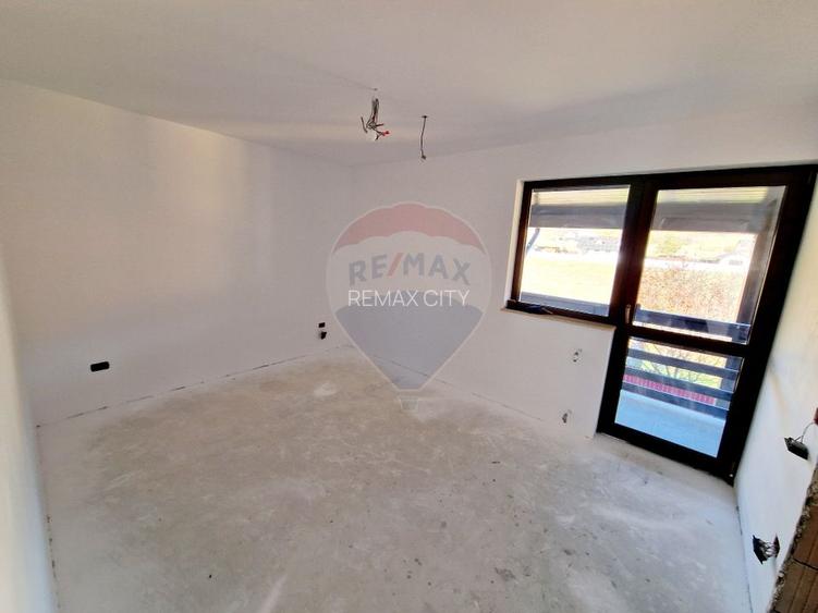 Casă / Vilă cu 8 camere de vânzare în zona Balaur - 46