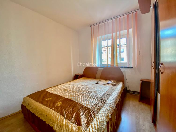 Apartament 3 Camere Decomandat de Închiriat – Micro 12, Târgoviște - 3