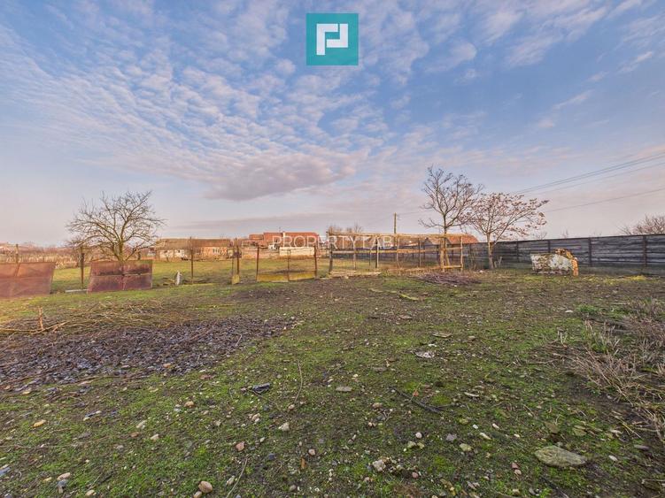 Proprietate cu 3 case din văiugă și teren în Nadab - 14