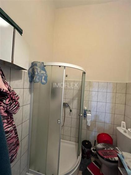 Se oferă spre închiriere casă spațioasă, cu curte , dis - 4