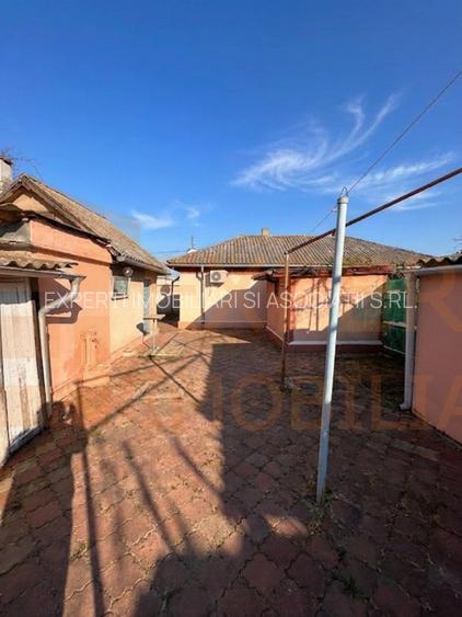 Casa de vanzare, situata in KM 5 - Constanta - 2