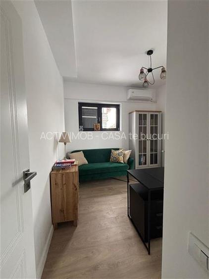 3 Camere, Eroii Revolutiei, Locuinta sau Birou, Centrala proprie, Parcare, 2 min - 4