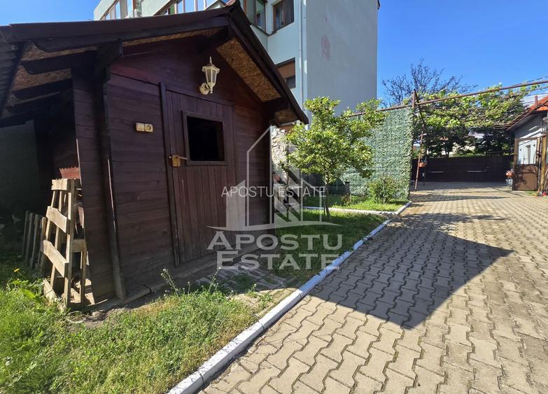 Casa individuala de vanzare, 4 camere, 2 garaje, Lipovei - 28