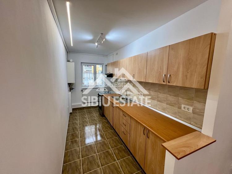 Apartament 4 camere renovat, 79 mp cu logie, Vasile Aaron, Sibiu - 3