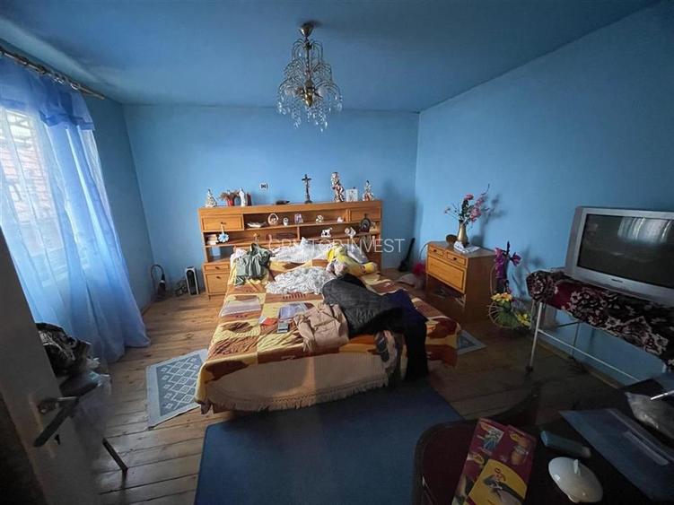 Casa individuala cu 6 camere si 3 bai si 1413 mp teren in Blaj - 12