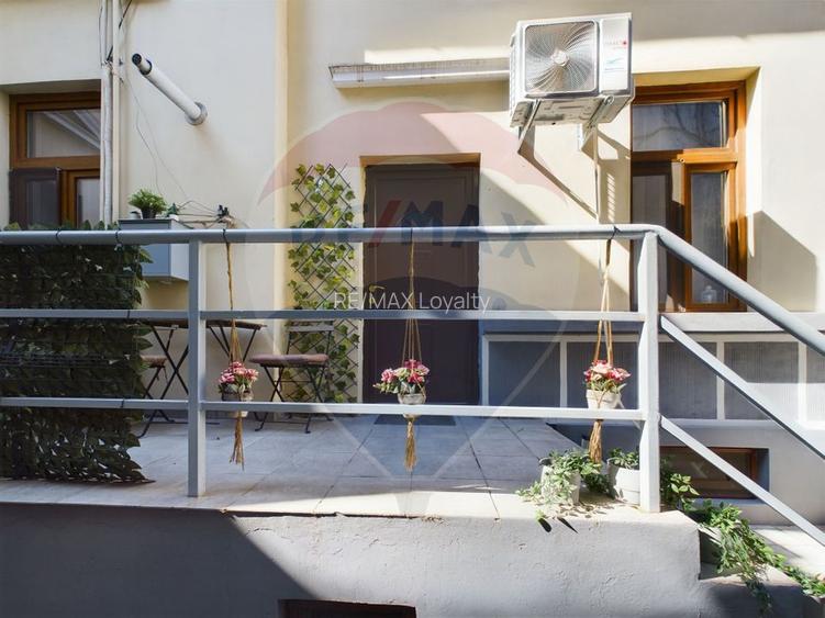 De vanzare Casa Vila București S+P+M in Sector 1 - 4