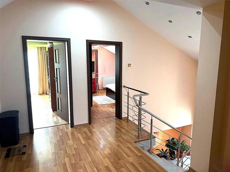 Vila individuala 6 camere, teren 2500 mp