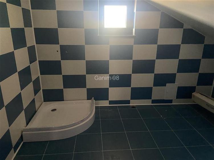 Casa de vanzare in Campineanca, parter si mansarda , suprafata 160 mp , teren 50 - 19