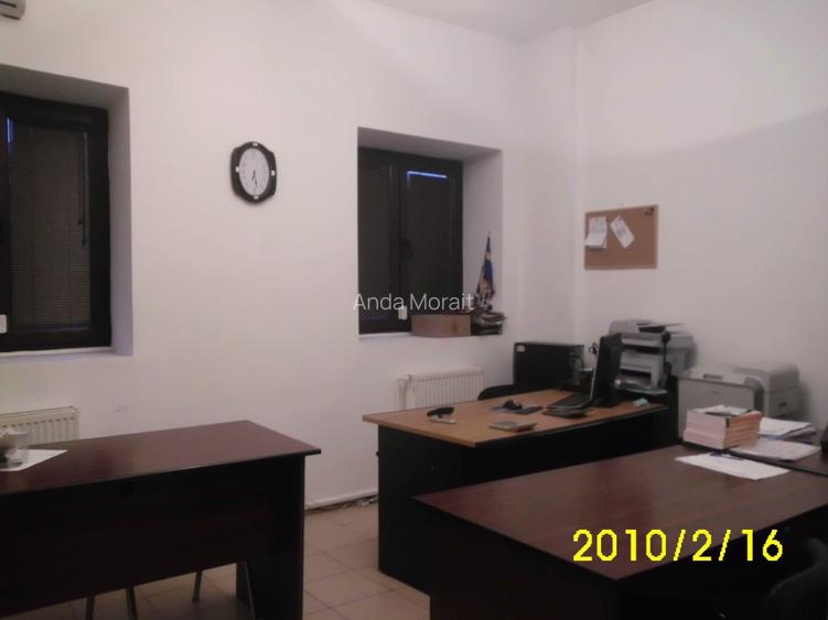 închiriez  la parterul unui imobil de birouri un apartament de 60 mp, - 4
