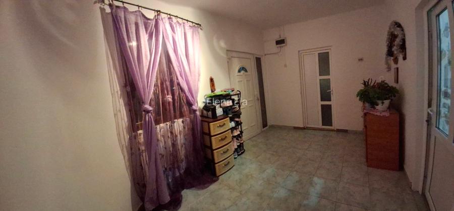 Casa de vânzare ,recent renovata.  - 7